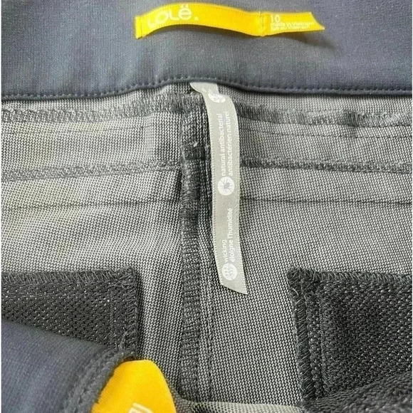 Lole Casual Shorts Women's Black Two Snap Buttons Pocketed Flat Front Size 10 - Picture 3 of 9